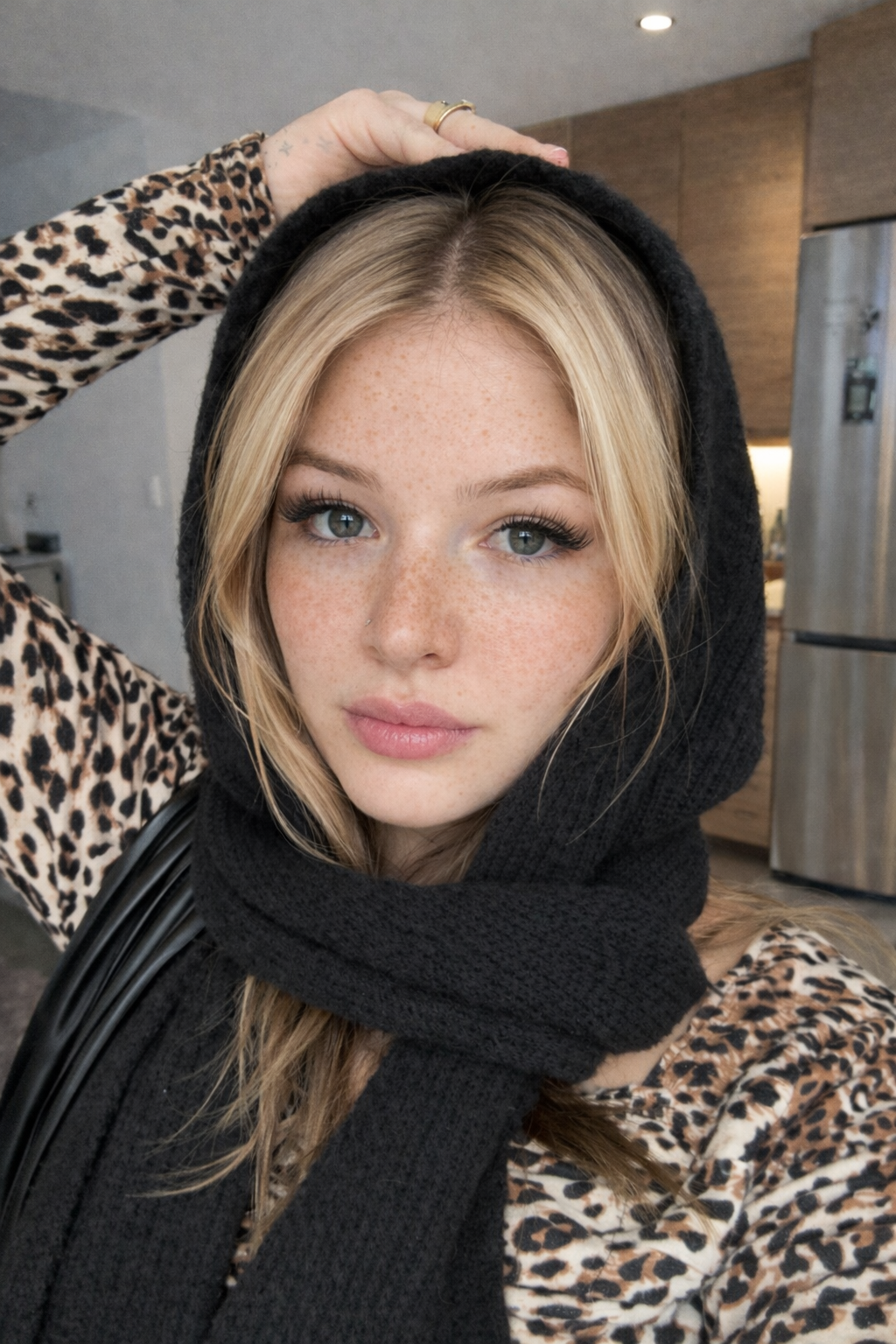 Scarf Hood / Schal mit Kapuze – Trend Piece (Pre-Order) - BALACAVA