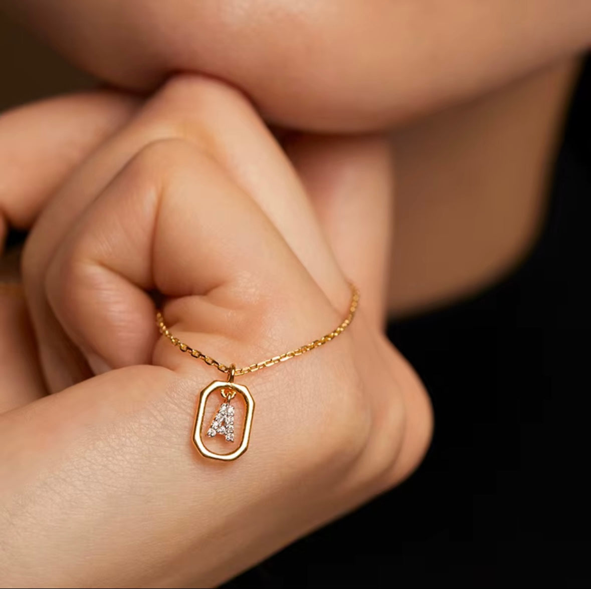 Initial necklaces • Fine gold