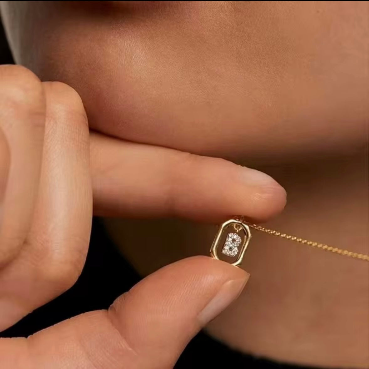 Initial necklaces • Fine gold