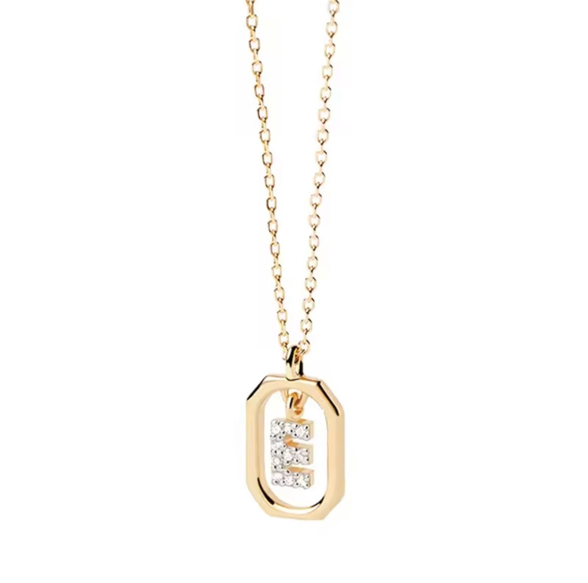 Initial necklaces • Fine gold