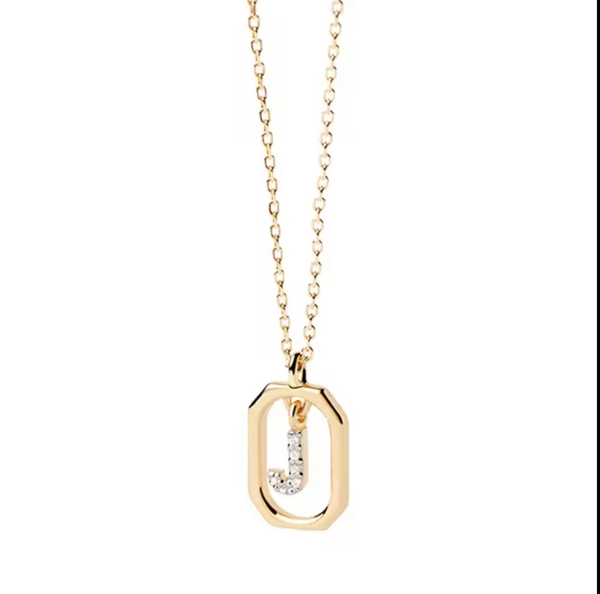 Initial necklaces • Fine gold